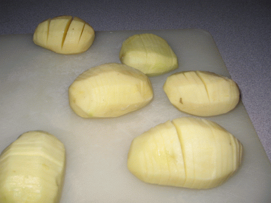 Hasselback potatoes 3.gif