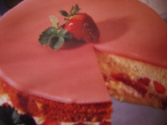 fraisier cake.jpg