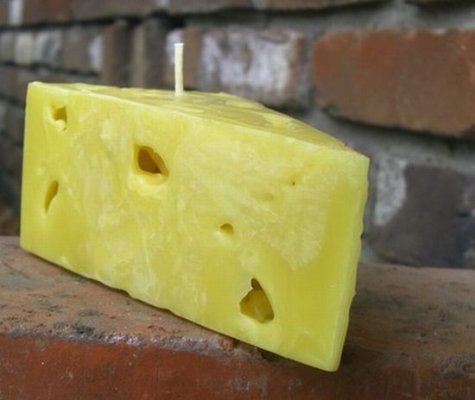 holey-cheese-slice-candle_Kv7Xe_24702.jpg