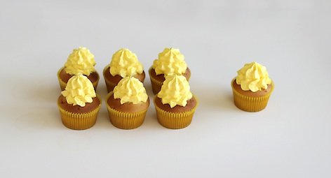 cupcakes-n-macarons_lemon cupcakes 2.jpg