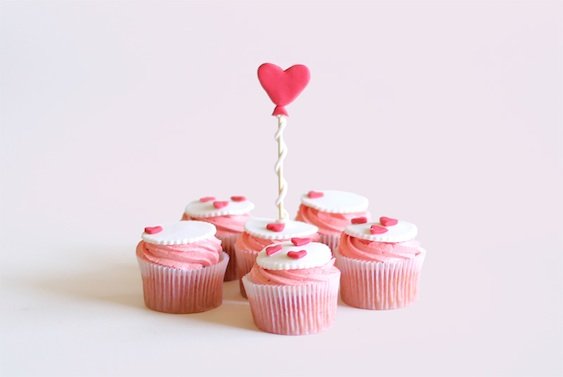 Valentines_day_cupcakes_cupcakes-n-macarons_s02.jpg