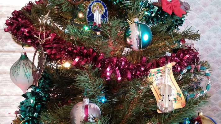 Christmas tree 2014-ornaments 2.jpg