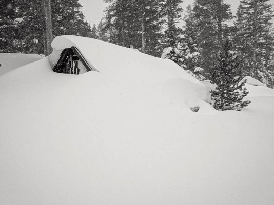 Snow of '17, cabin at Mammoth Mountain.jpg