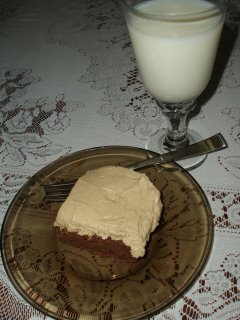 mayonaise-cake-and-milk.jpg