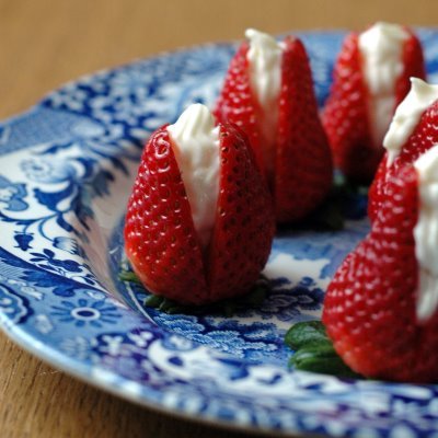 foodart-CreamFilledStrawberries-byLindsey.jpg