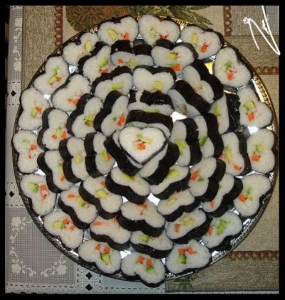 foodart-Heart_Sushi_by_Ziralma.jpg