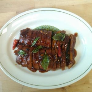 Crispy vegetarian duck with spinach.
If you want the recipe, send me a message.
Even meat eaters will like this (and if you don't tell them it's fake,