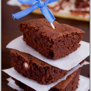 Intense Chocolate Brownies with hazelnuts