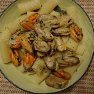 Steamed Green Lip Mussels in a wine and garlic sauce over Rigatoni