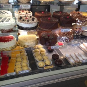 Napoleon's Bakery, part of Zippy's Restaurant
(https://www.napoleonsbakery.com/)
I was drooling!