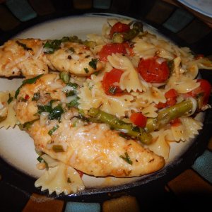 Pasta with chicken and vegetables