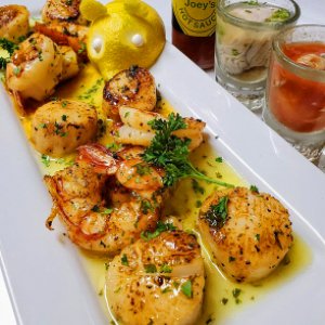 Shrimp & scallops in lemon & butter sauce