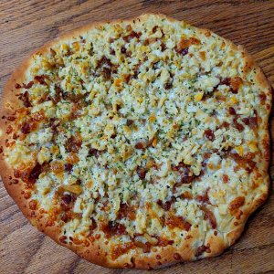 Clam, bacon & cheese pizza