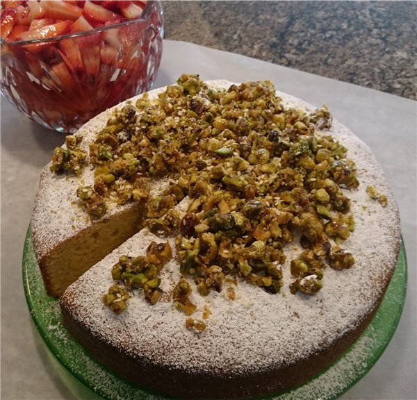 almond cake with pistachio crumble