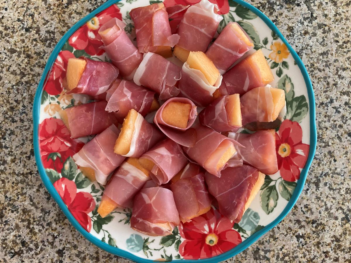 One of DH's favorite lunches, Cantaloupe wrapped in Prosciutto, simple and tasty.