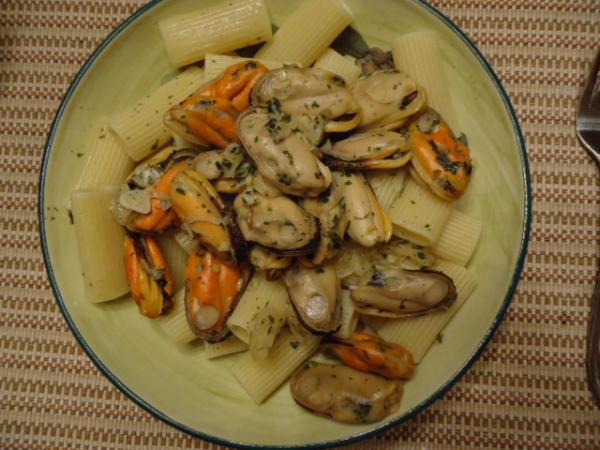 Steamed Green Lip Mussels in a wine and garlic sauce over Rigatoni