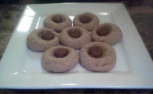 These are pumpkin pie cookies I made at home! I made cookie dough out of spice cake mix (1 box cake mix, 2 eggs, 1/3 cup oil or butter) and I pressed 