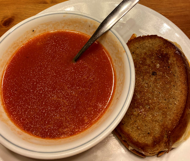 grilled_cheese_tomato_soup_082223_IMG_1457.jpg