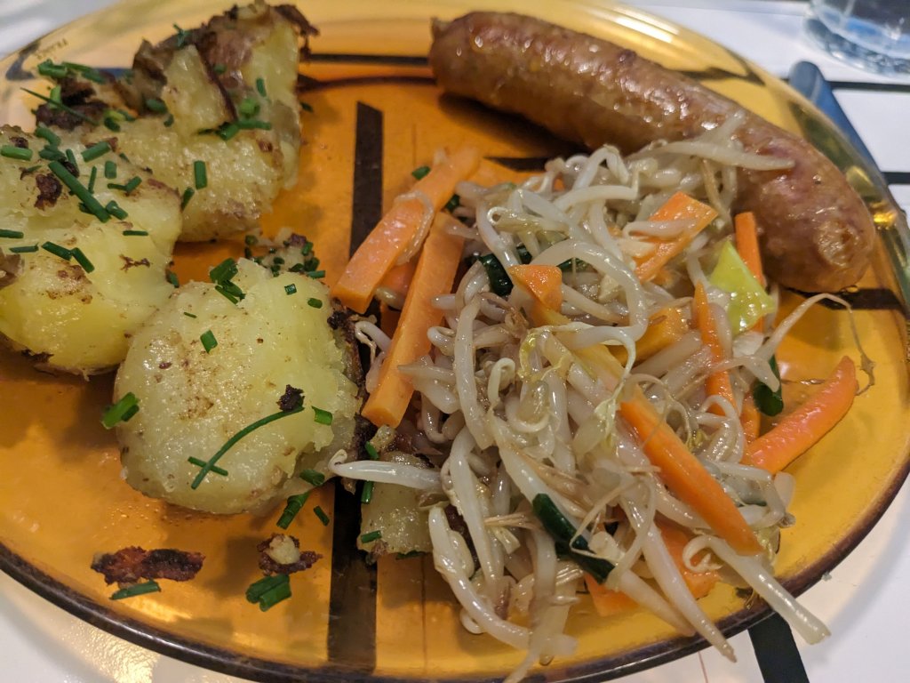 2023-10-02 Italian sausages, pommes fondant, and bean sprout stir fry.jpg