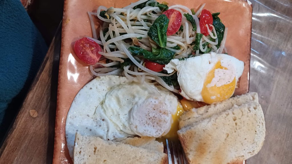 Bean Sprouts, spinach over easy b 24.04.14.jpg
