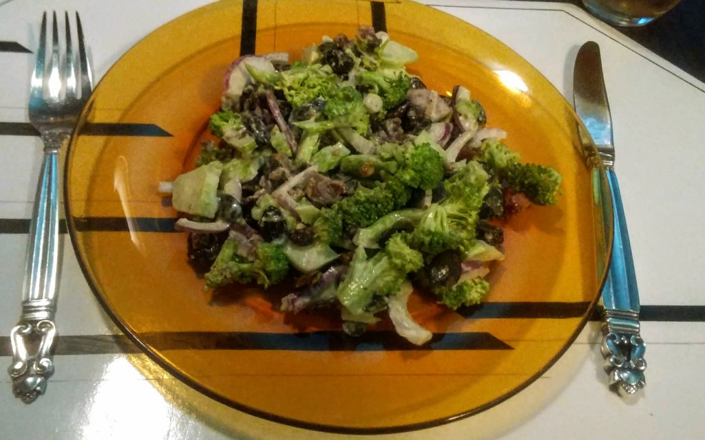 Broccolisalat (Broccoli Salad).jpg