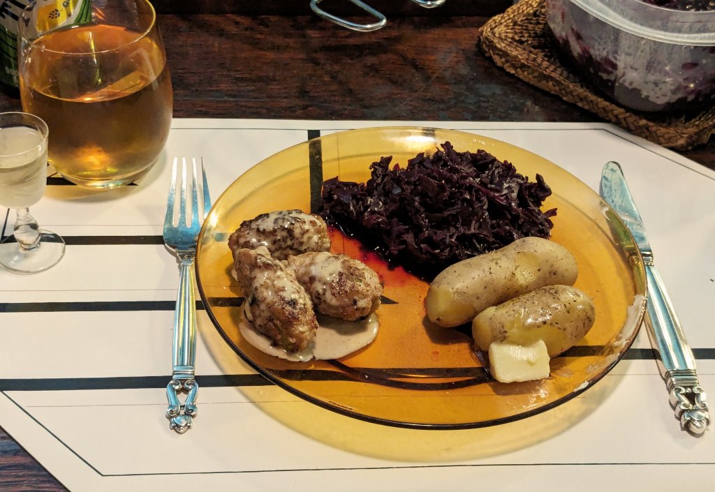 Frikadeller, rødkål, and fingerling potatoes with Tuborg and Aalborg Jubilæums Akvavit 2.jpg