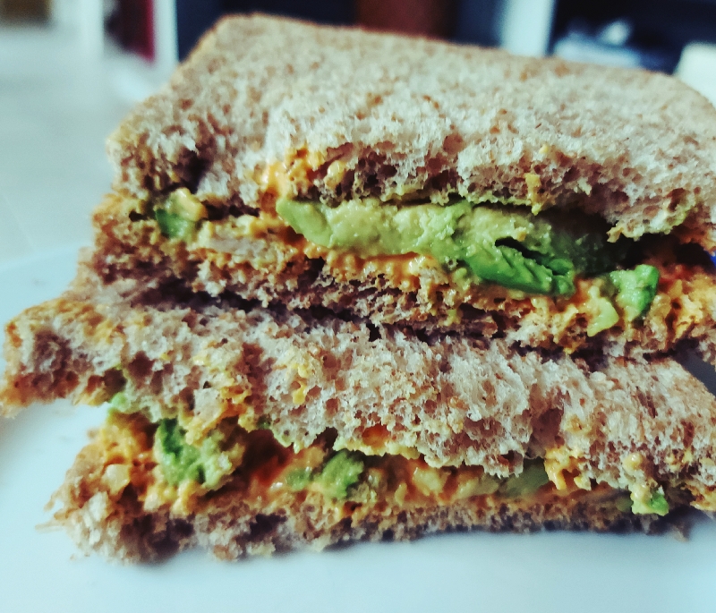 Sandwich pittige kip avocado.jpg