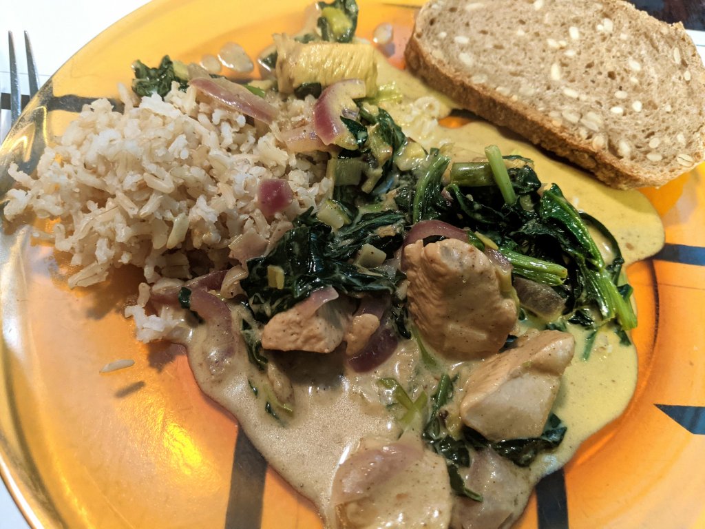 Spinatgryde med kylling - Spinach dish with chicken (and Madras curry paste), brown basmati ri...jpg