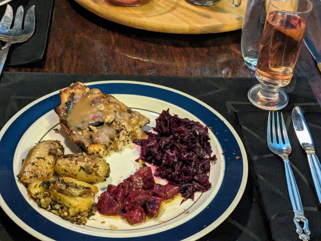 Tourtière with gravy, cumin potatoes, beets, and rødkål.jpg