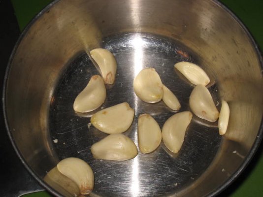 peeled garlic.jpg