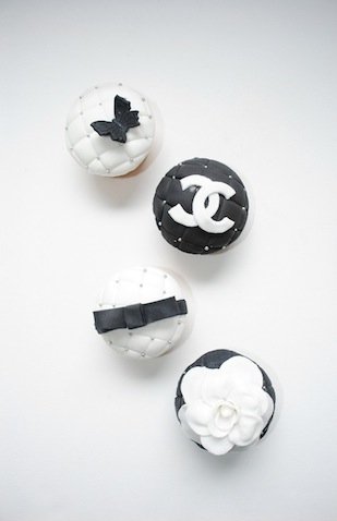 cupcakes-n-macarons_chanel cupcakes 1.jpg