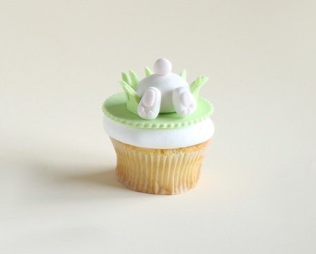 cupcakes-n-macarons_easter bunny cupcakes 5.jpg