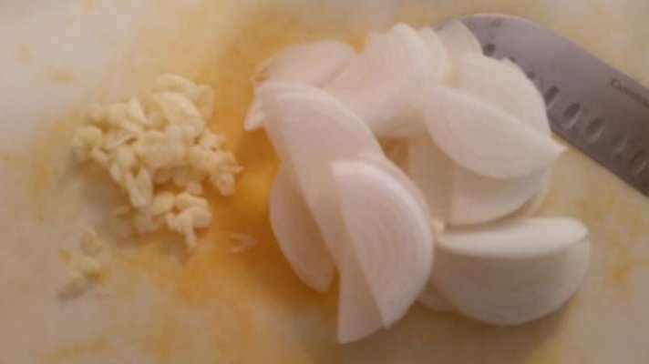 02-Onions and garlic.jpg