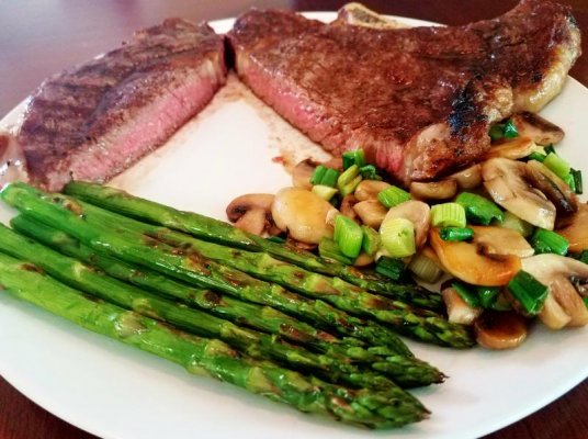 grilled rib eye and asparagus with shroomies and onions.jpg