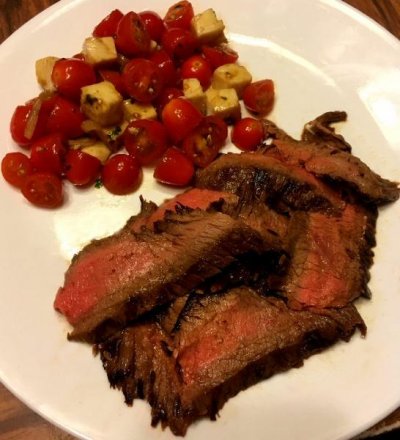 flank_steak_tomato_salad_111818_IMG_5059.jpg