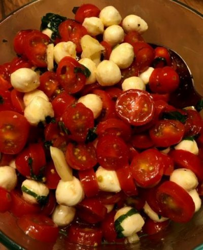 tomato_mozzarella_salad_051419_IMG_5824.jpg