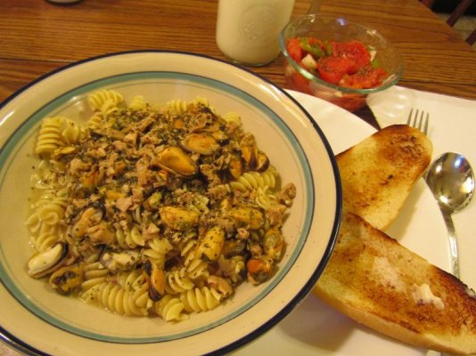 Rigatoni with Mussels in White Clam sauce.jpg