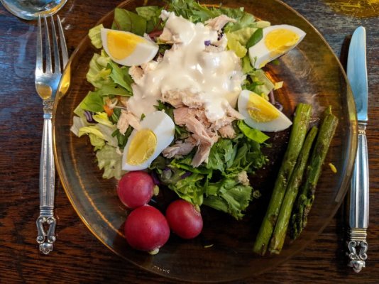 Salad with tuna and asparagus, etc. Sti.jpg