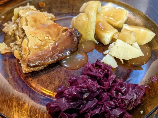 Pork tourtière, rødkål, potatoes, and gravy.jpg