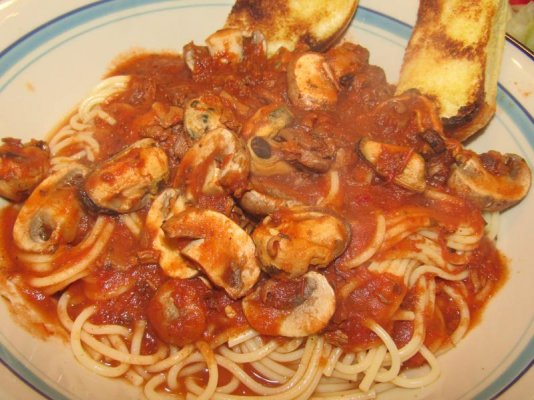 Spaghetti With Mussels & 'Shrooms.jpg