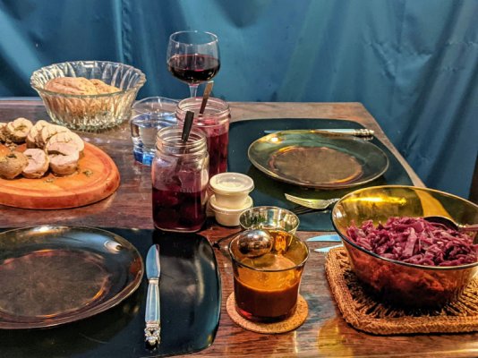 Solstice 2021 supper, pork tenderloin fiiled with pesto and rosemary, rødkål, pickled beets, bak.jpg