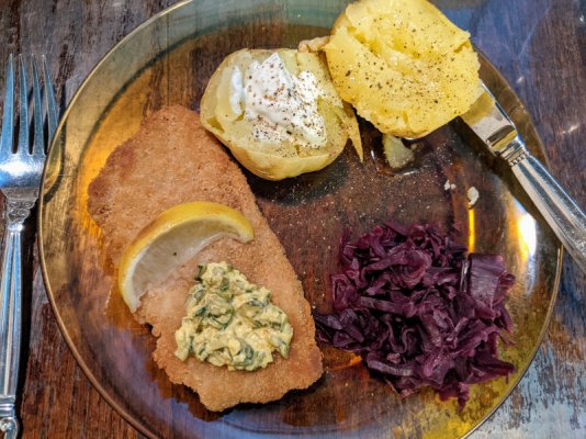 Breaded haddock with remoulade, baked potato, and rødkål.jpg