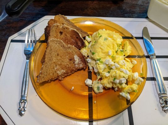 Omelette with feta and scallions, and wholegrain toast.jpg