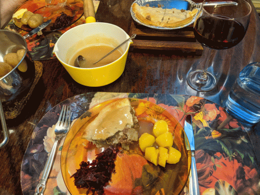 Tourtière (store bought), potatoes, rødkål, and gravy.gif