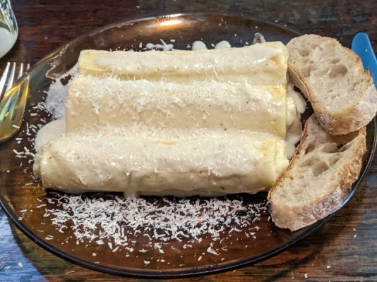 Ricotta and spinach cannelloni with Alfredo sauce and wholewheat baguette.jpg
