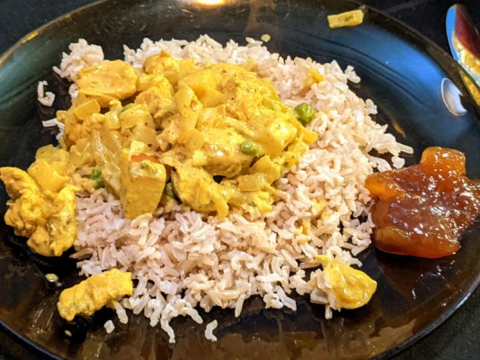 Kylling i Karry - Danish chicken in curry paste with brown basmati rice and mango chutney 2 sm.jpg