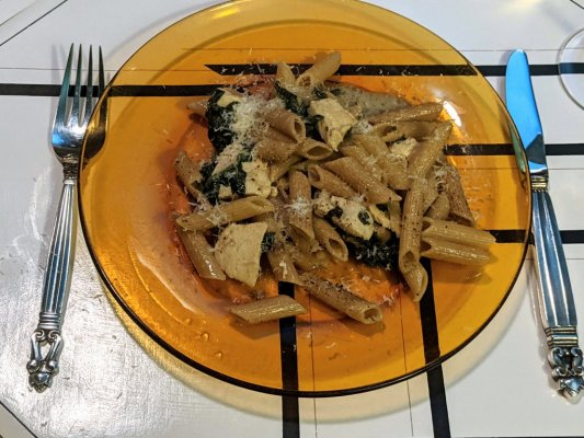 Penne in a creamy, sauce with spinach and chicken 2.jpg