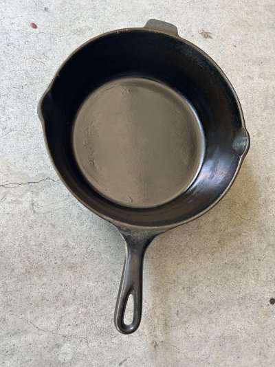 Made some Hot Sauce in one my Largest Vintage Pans. Unidentified Fancy-Handled  #10 from the Early 1900s-ish : r/castiron