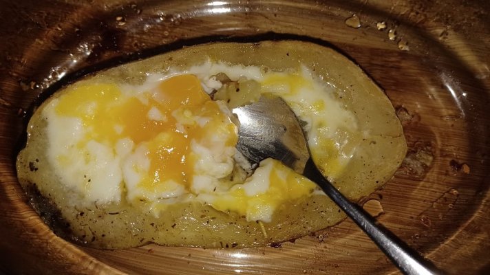23.10.08  egg in potato shell b.jpg
