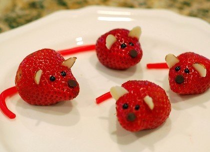 FoodArt-strawberry-mice.jpg